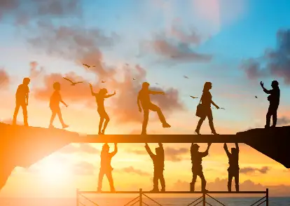 Silhouettes symbolizing group support and transformation in Triumph Steps® coaching by Beatriz Martinez in Miami.